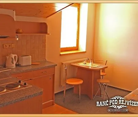 Ranc Pod Rejvizem 게스트하우스 3*